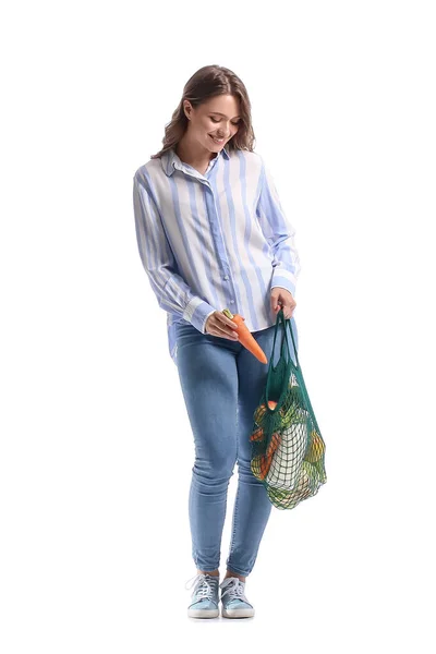 Mujer Joven Sosteniendo Bolsa Cuerda Con Comida Bebida Sobre Fondo — Foto de Stock