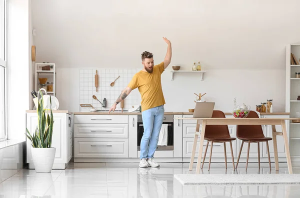 Cool Young Man Laptop Learning Dance Home — Stock Photo, Image