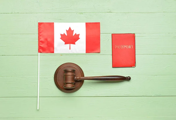 Canadian Flag Judge Gavel Passport Green Wooden Background — Stock Photo, Image
