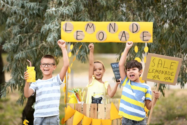 Cute Children Selling Lemonade Park — Stock Photo, Image