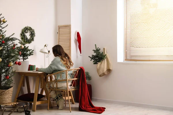 Woman Sitting Table Room Decorated Christmas — Stock Photo, Image