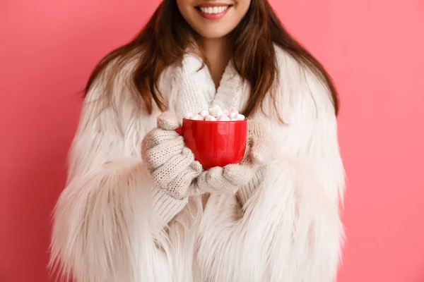 Young Woman Warm Gloves Cup Cocoa Pink Background — Stock Photo, Image