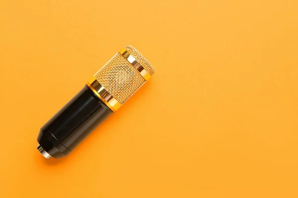 Modern Mikrofon Orange Bakgrund — Stockfoto