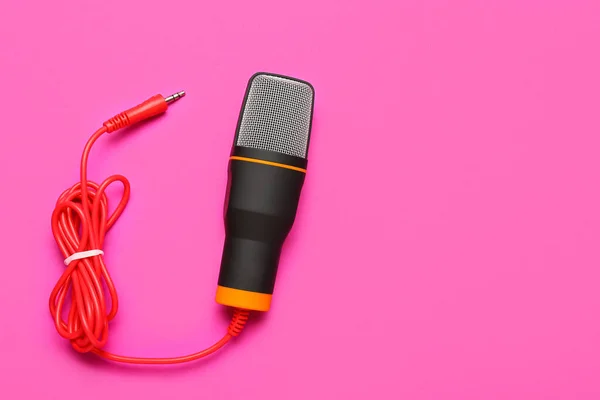 Microfono Moderno Con Filo Sfondo Rosa — Foto Stock