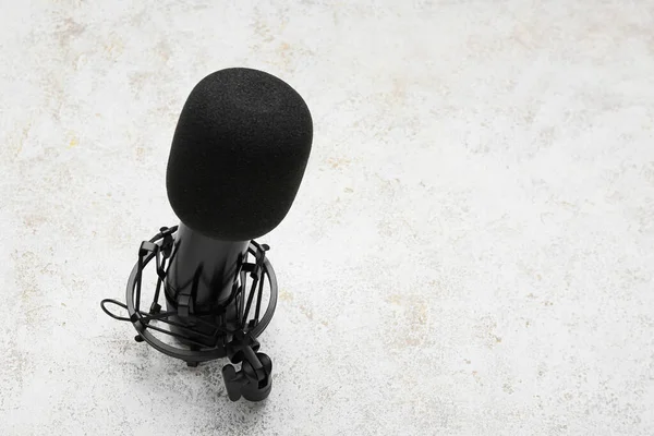 Stand Modern Microphone Light Background Closeup — Stock Photo, Image