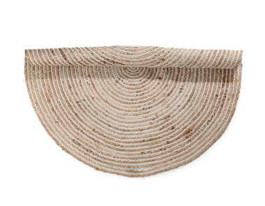 Beyaz arkaplanda yuvarlak hasır halı