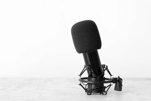 Stand Modern Microphone Light Background — Stock Photo, Image