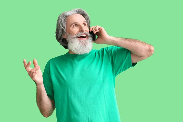 Happy Senior Man Talking Mobile Phone Green Background — Stock Photo, Image