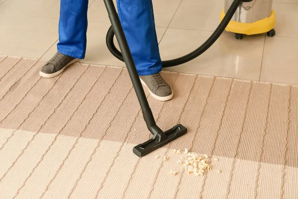 Male Worker Cleaning Trendy Carpet Room Closeup — Stock Photo, Image