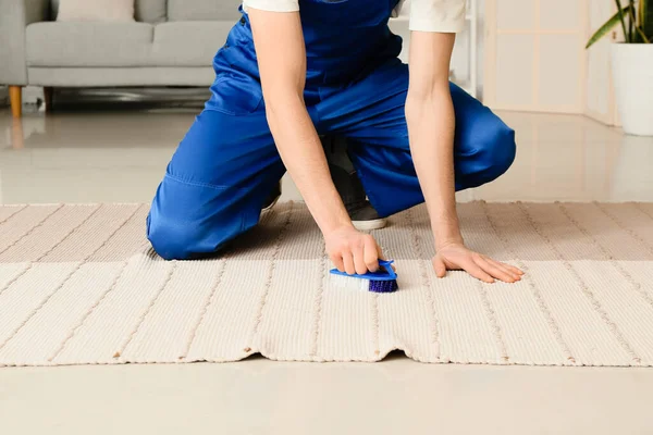 Male Worker Cleaning Trendy Carpet Brush Room — Stock Photo, Image