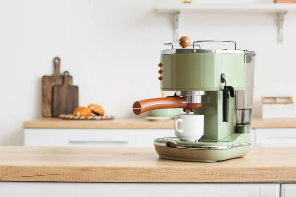 Modern Coffee Machine Cup Counter Kitchen — Stock Photo, Image