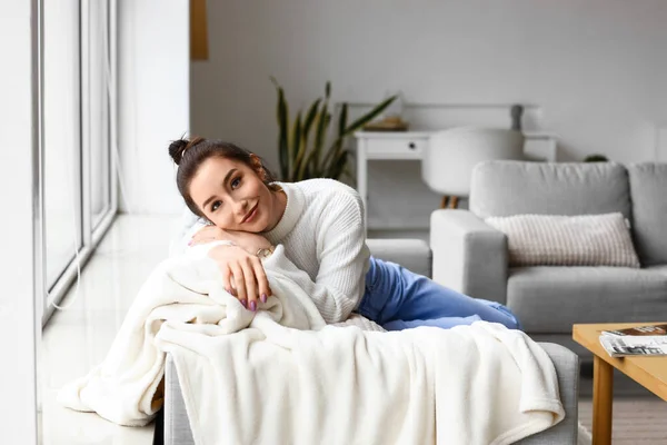 Beautiful Young Woman Resting Couch Home — Stock Photo, Image