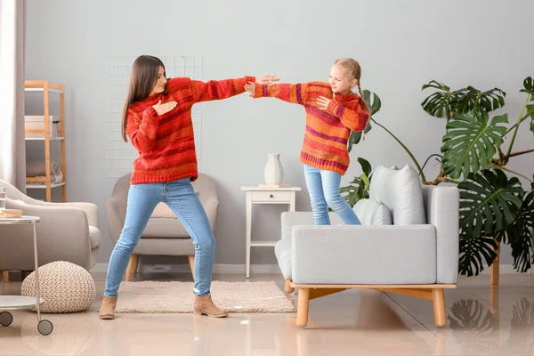 Little Girl Her Mother Warm Sweaters Dancing Home — Stock Photo, Image
