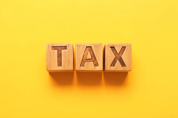 Word Tax Gemaakt Van Houten Blokjes Kleur Achtergrond — Stockfoto