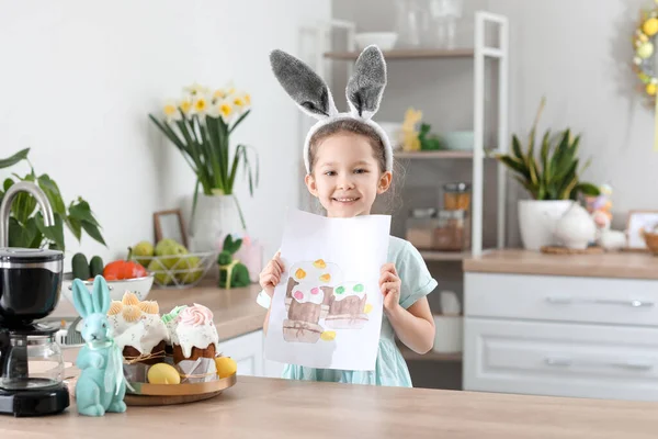 Aranyos Kislány Nyuszifülekkel Húsvéti Üdvözlőkártyával Otthon Konyhában — Stock Fotó