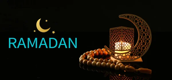 Üdvözlőlap Ramadan Arab Gyertyatartóval Imagyöngyök Fekete Háttér — Stock Fotó