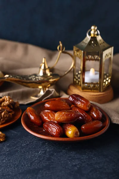 Plate Tasty Dates Arabic Lamps Dark Background — Stock Photo, Image
