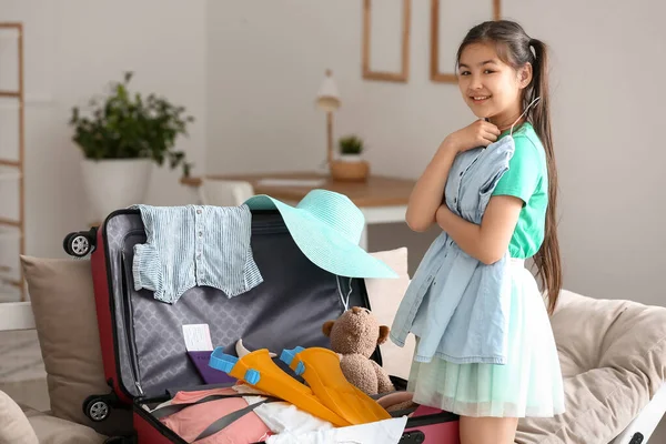 Cute Little Girl Suitcase Belongings Home — Stock Photo, Image