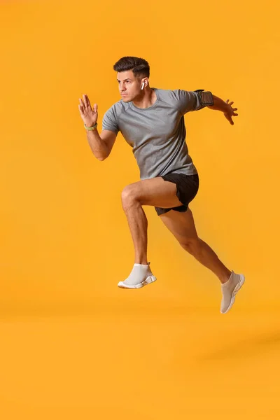 Sporty Male Runner Color Background — Stock Photo, Image