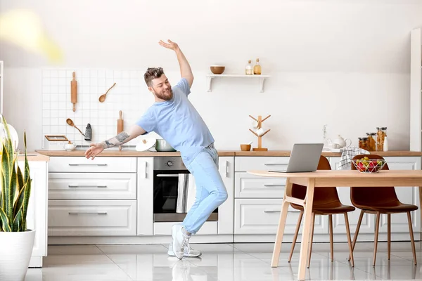 Cool Young Man Laptop Learning Dance Home — Stock Photo, Image