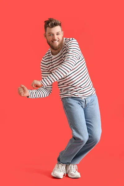 Joven Bailarín Fresco Sobre Fondo Color — Foto de Stock