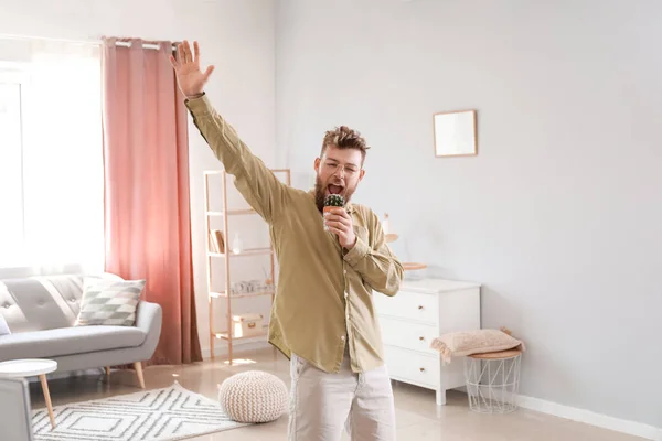 Cool Young Man Singing Home — Stock Photo, Image