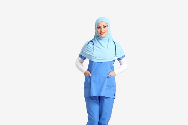 Female Muslim Doctor Light Background — Stock Photo, Image