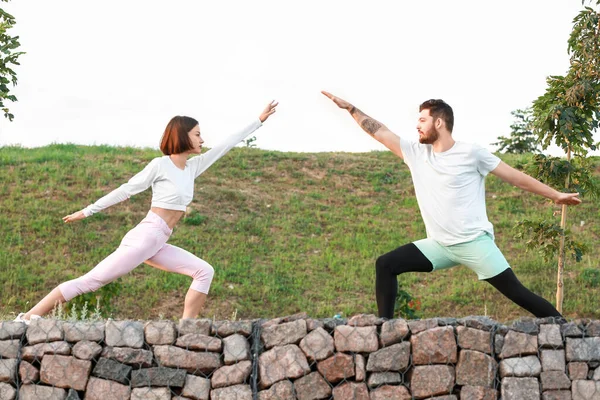 Sporty Young Couple Doing Yoga Park — Stock Photo, Image