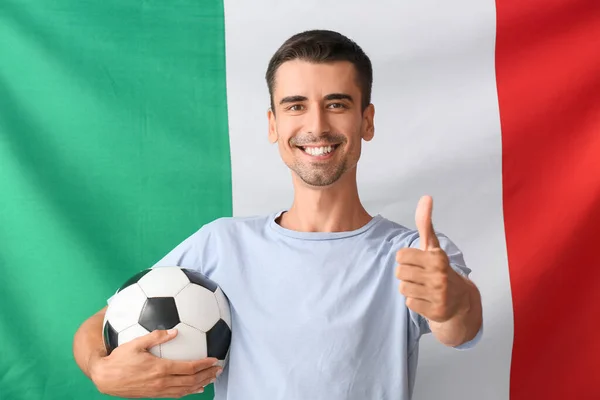 Fußballfan Zeigt Daumen Hoch Gegen Italienische Flagge — Stockfoto