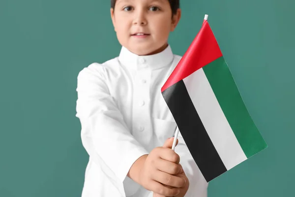 Netter Kleiner Junge Mit Nationalflagge Der Vae Auf Farbigem Hintergrund — Stockfoto