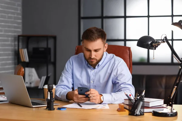 Notario Masculino Que Trabaja Cargo — Foto de Stock