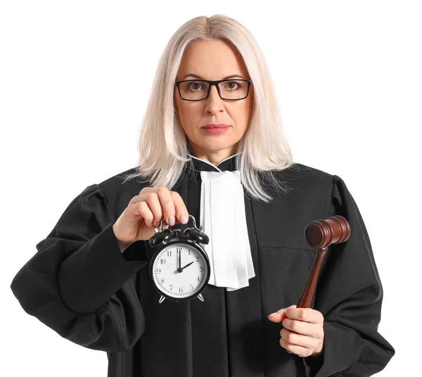 Beyaz Arka Planda Tokmak Alarm Saati Olan Olgun Kadın Yargıç — Stok fotoğraf