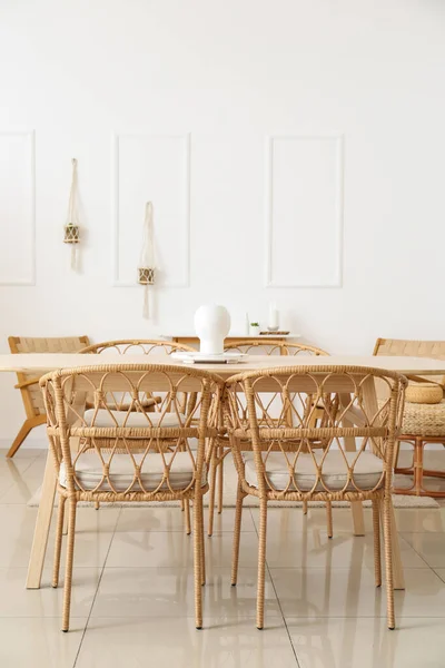 Wooden Table Wicker Chairs Interior Light Dining Room — Stock Photo, Image