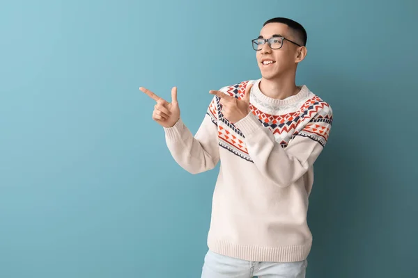 Handsome Young Asian Man Knitted Sweater Pointing Something Blue Background — Stock Photo, Image