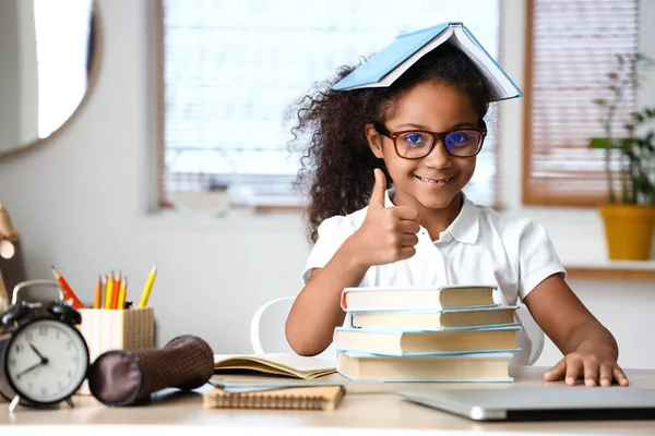 Little African American Girl Books Showing Thumb Home — Stock Photo, Image