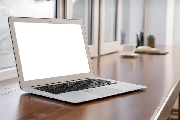 Laptop Moderno Mesa Madeira Perto Janela — Fotografia de Stock