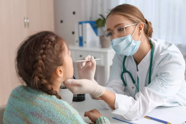 Doctor Examining Little Girl Throat Clinic — Stock Photo, Image