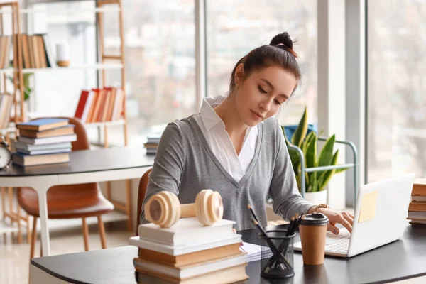 Beautiful Young Woman Studying Library — Stock Photo, Image