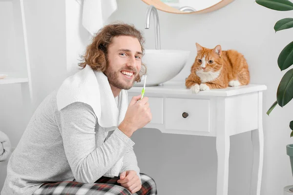 Young Man Cat Brushing Teeth Bathroom — Stock Photo, Image