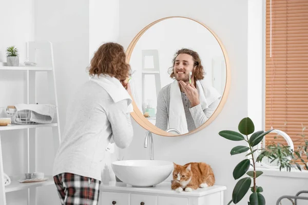 Young Man Cat Brushing Teeth Bathroom — Stock Photo, Image