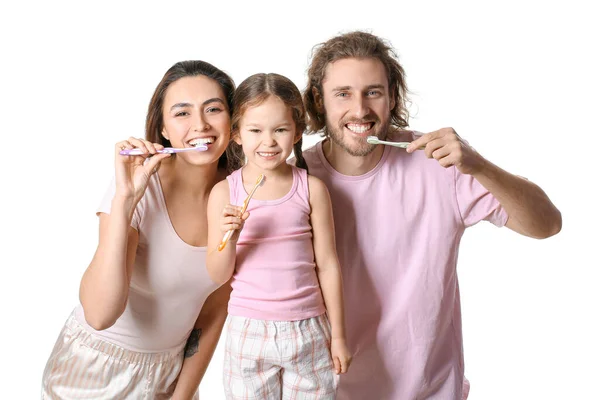 Menina Com Pais Escovando Dentes Fundo Branco — Fotografia de Stock