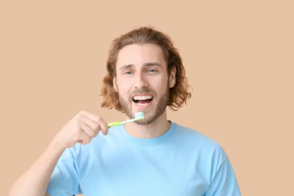 Young Man Brushing Teeth Beige Background Closeup — Stock Photo, Image