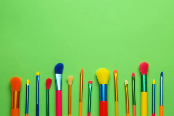 Composition Colorful Makeup Brushes Green Background — Stock Photo, Image