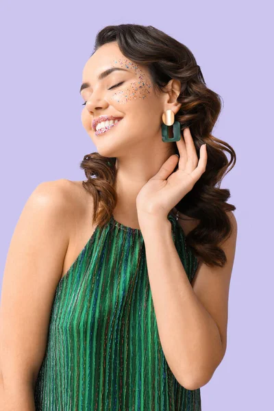 Pretty Young Woman Glitters Her Face Color Background — Stock Photo, Image