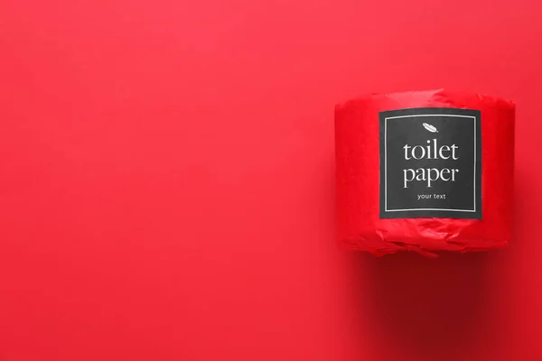 Бумажный Рулон Туалета Красном Фоне — стоковое фото