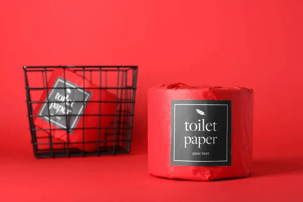 Toiletpapier Rollen Rode Achtergrond — Stockfoto
