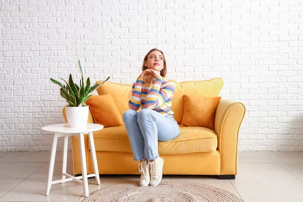 Pretty Young Woman Sitting Sofa Home — Stock Photo, Image