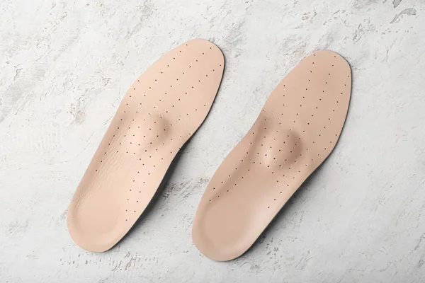 Işık arka planında bir çift ortopedik taban