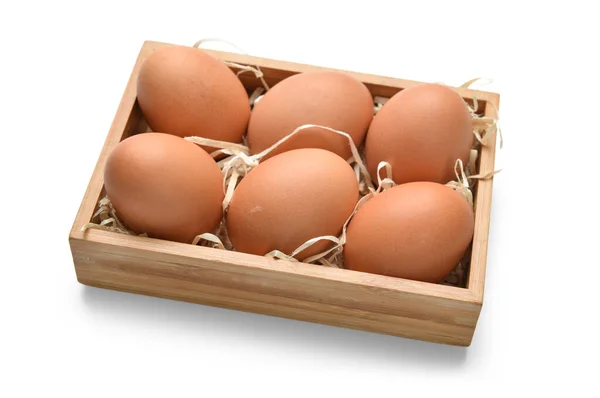 Caja Madera Con Huevos Marrones Sobre Fondo Blanco — Foto de Stock