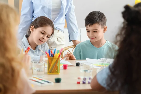 Leuke Kinderen Schilderen Tijdens Masterclass Kunst — Stockfoto